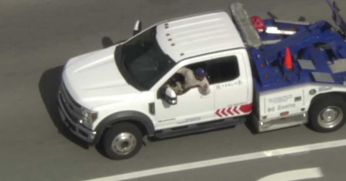 Police Chase of Stolen Tow Truck Ends Peacefully in Los Angeles