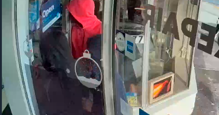 Caught on video: Children pull off 11-second heist at Fort Lauderdale electronics store, police say Caught on video: Children pull off 11-second heist at Fort Lauderdale electronics store, police say