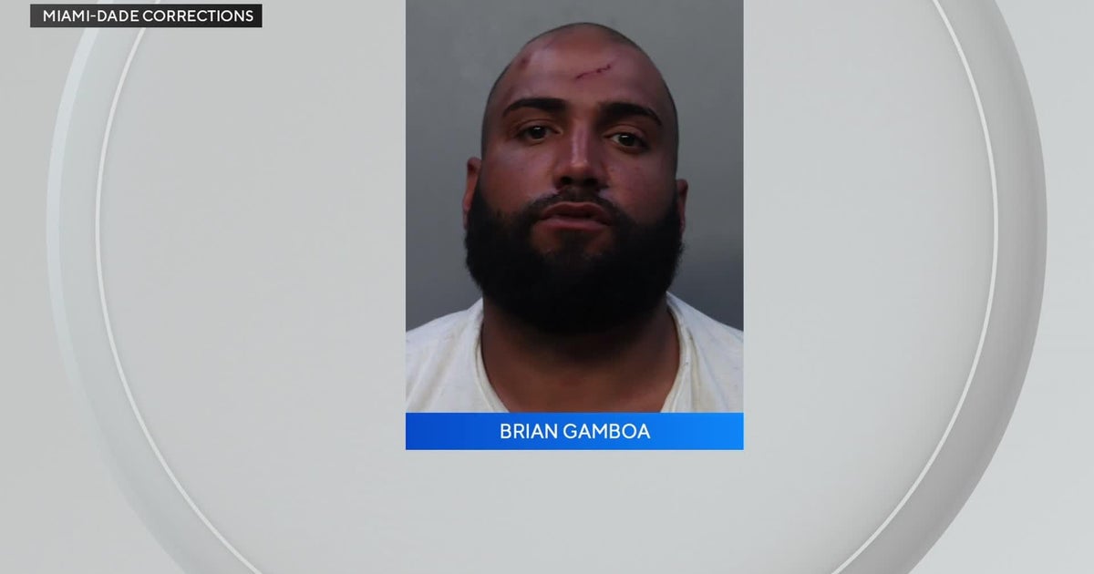 Teen fights off attempted kidnapper in South Miami using cell phone Teen fights off attempted kidnapper in South Miami using cell phone