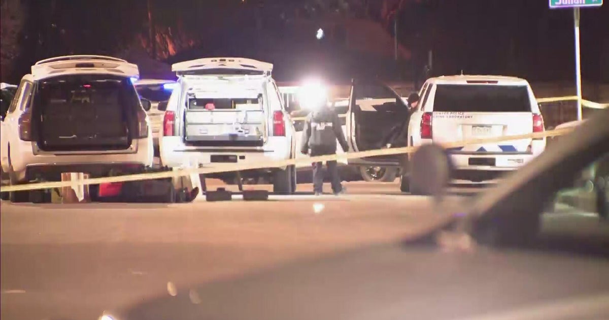 Denver police officers shoot suspect holding gun, search for 2 others ...