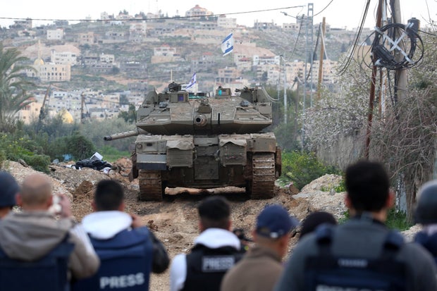 Israel enters the West Bank with tanks and raided Jenin for the first time since 2002