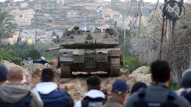 Israel enters the West Bank with tanks and raided Jenin for the first time since 2002
