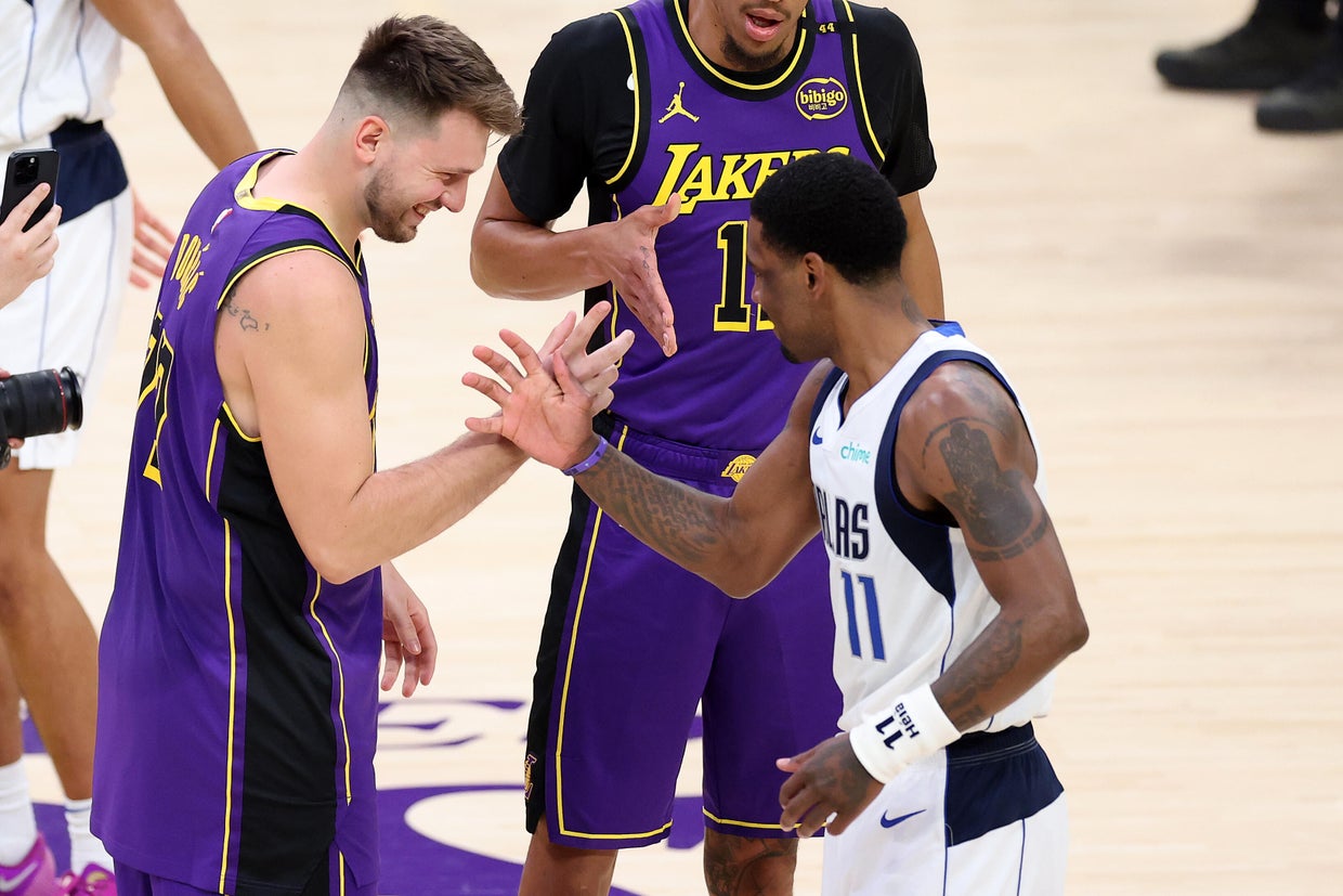 Dallas Mavericks v Los Angeles Lakers 