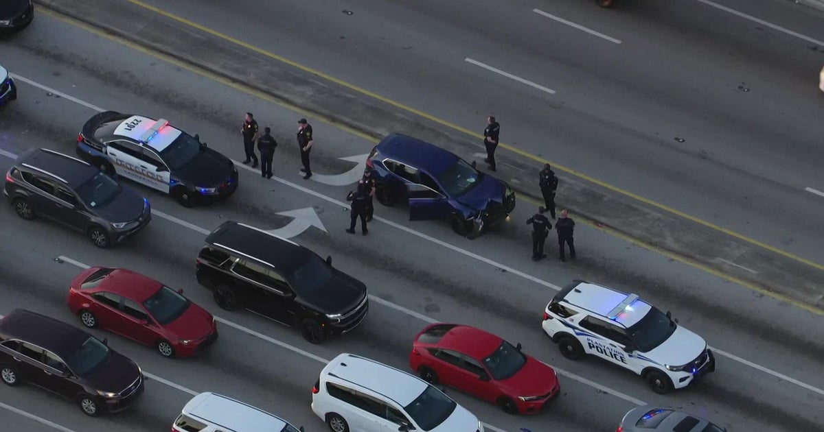 Police officer, woman injured after being struck by vehicle in Sunrise Police officer, woman injured after being struck by vehicle in Sunrise