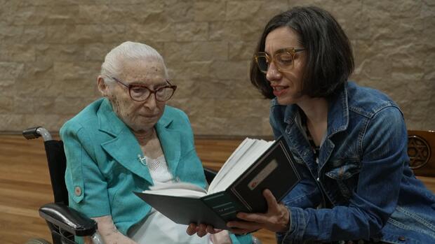 Rosa Roisinblit with her granddaughter, Mariana Eva Perez 