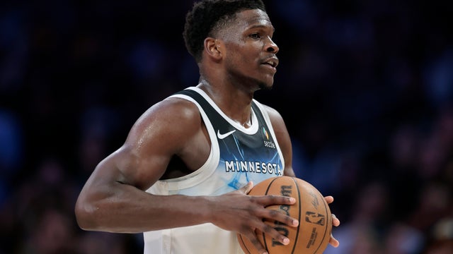 Minnesota Timberwolves v Los Angeles Lakers