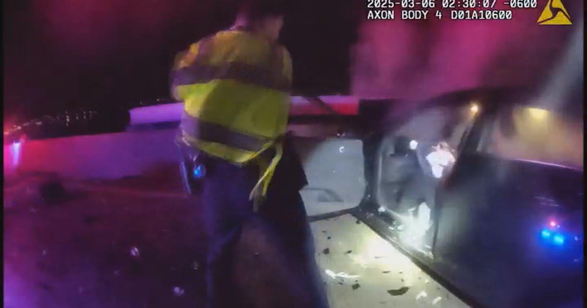 Texas police officers save drunk driving suspect from burning car - CBS ...