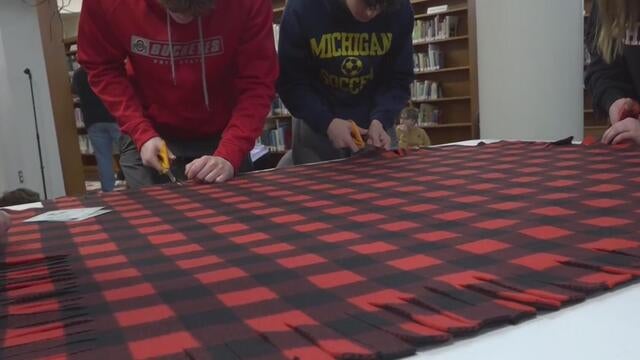 Michigan teacher, students make blankets for organ donor families 