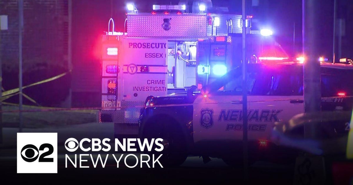 1 officer killed, another injured in Newark shooting - CBS New York