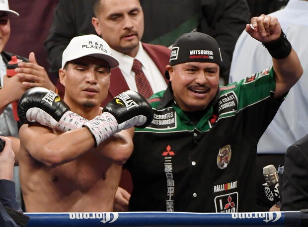 Dejan Zlaticanin v Mikey Garcia 