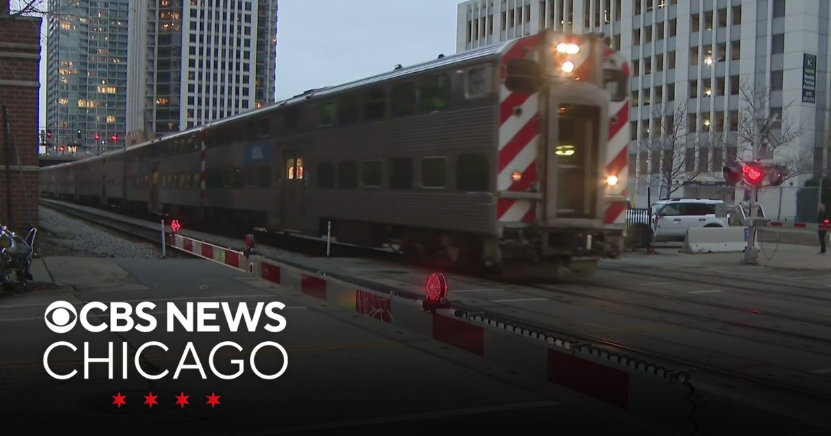 Metra to survey riders on potential renaming of train lines - CBS Chicago