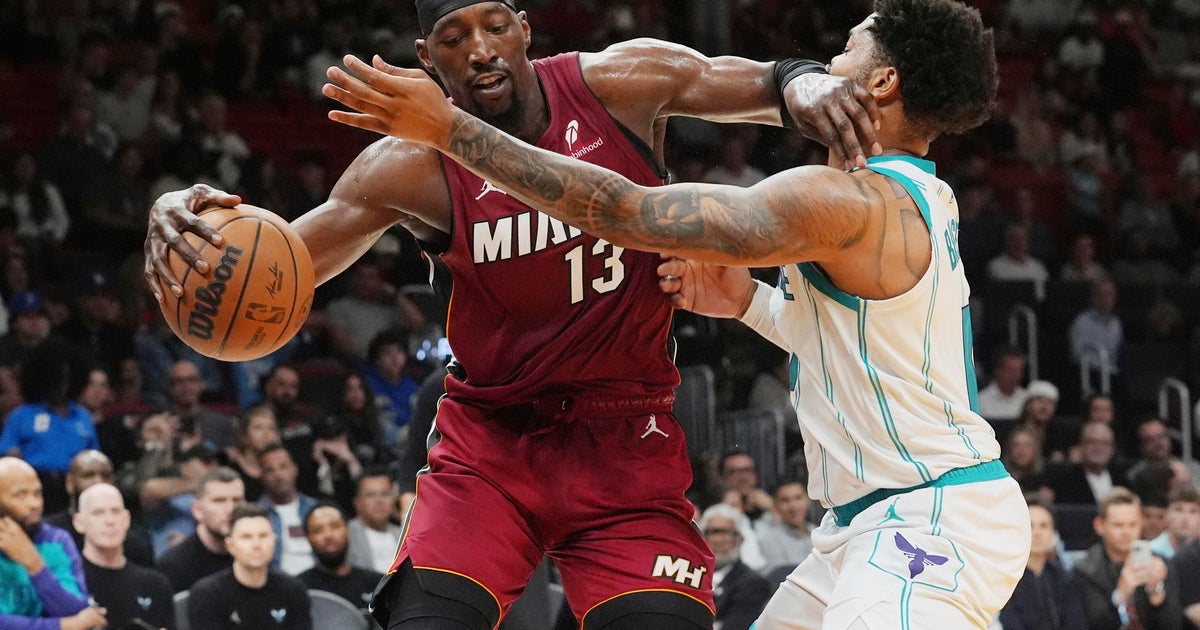Hornets rally past reeling Heat 105-102 Hornets rally past reeling Heat 105-102