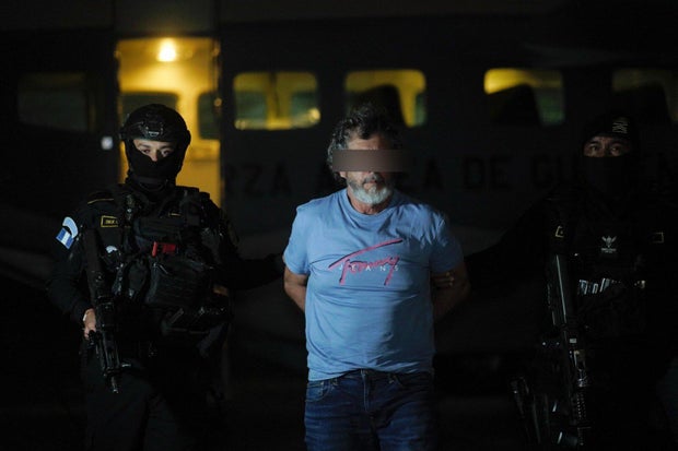 Arrest GL149orxqaaayp2.jpg