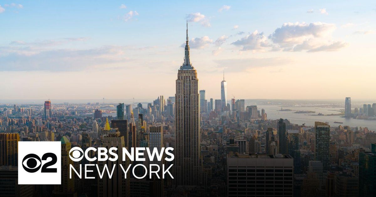 Census data shows NYC population is growing - CBS New York