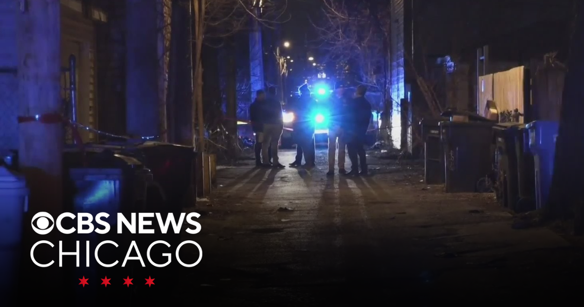 Police find man shot to death in West Side alley - CBS Chicago