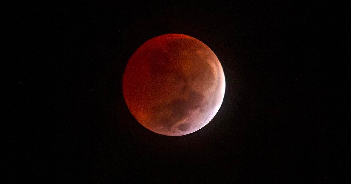 "Blood Worm Moon" during total lunar eclipse captured in videos