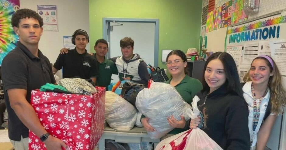 Hialeah Gardens High scholars enjoy giving back to the community Hialeah Gardens High scholars enjoy giving back to the community