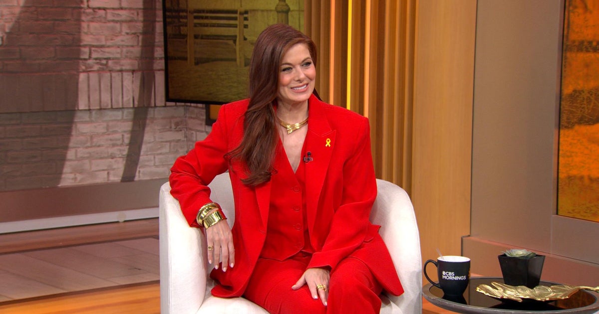 Debra Messing on playing a mob wife in 