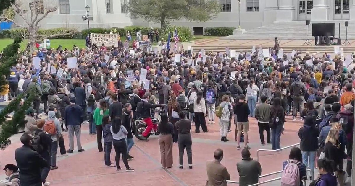 UC Berkeley community holds free speech rally on campus - CBS San Francisco