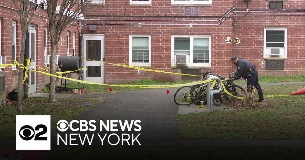 2 hurt in shootings minutes apart in Brooklyn - CBS New York
