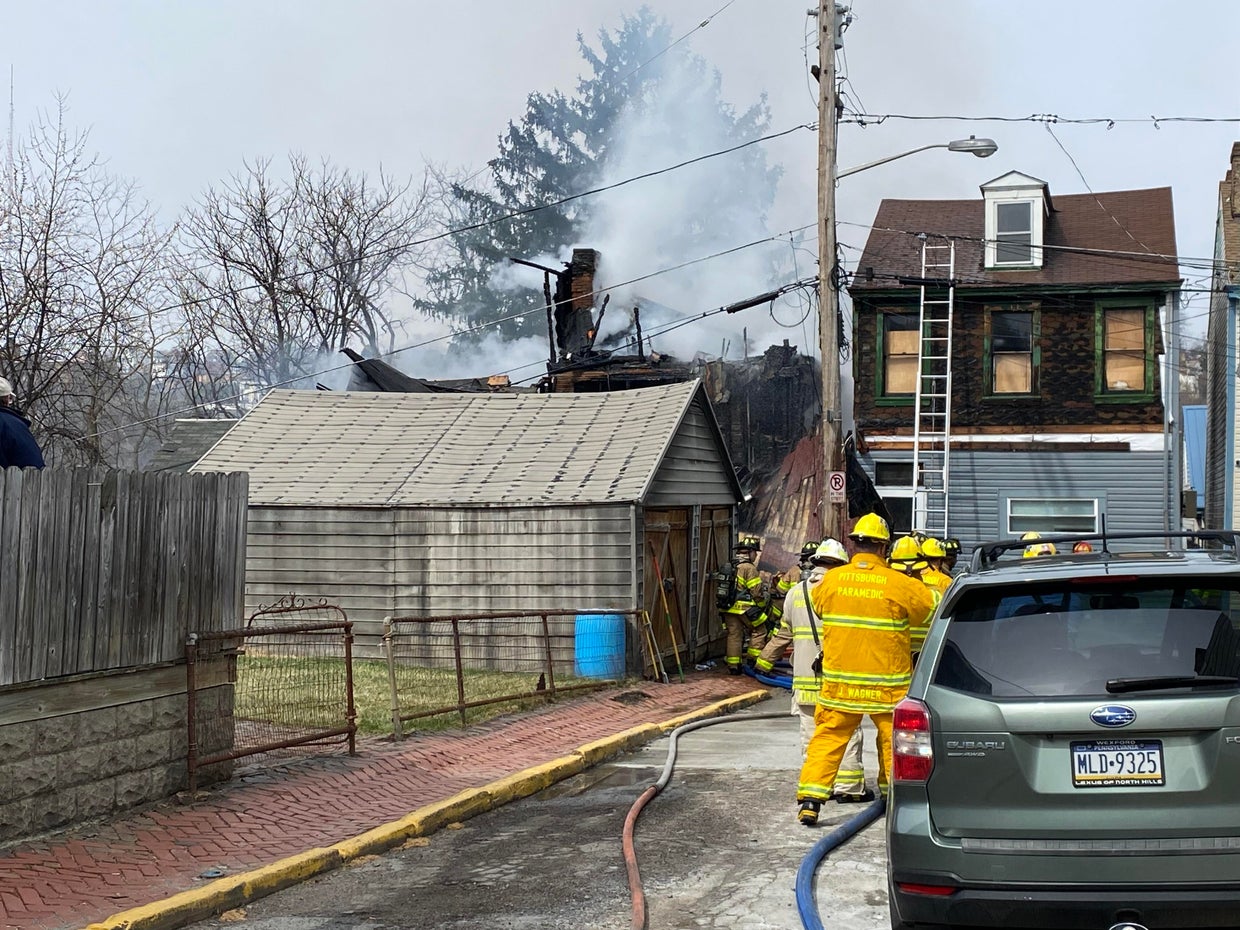 2-alarm fire causes building to collapse in Troy Hill - CBS Pittsburgh