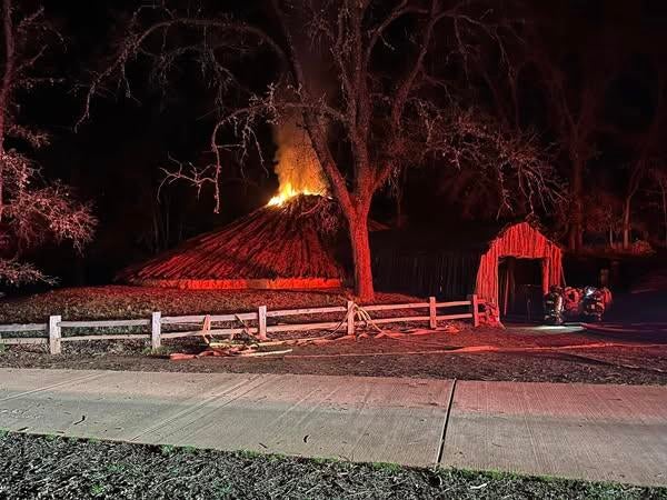 pine-grove-volcano-rd-commercial-fire-1-amador-fire.jpg 