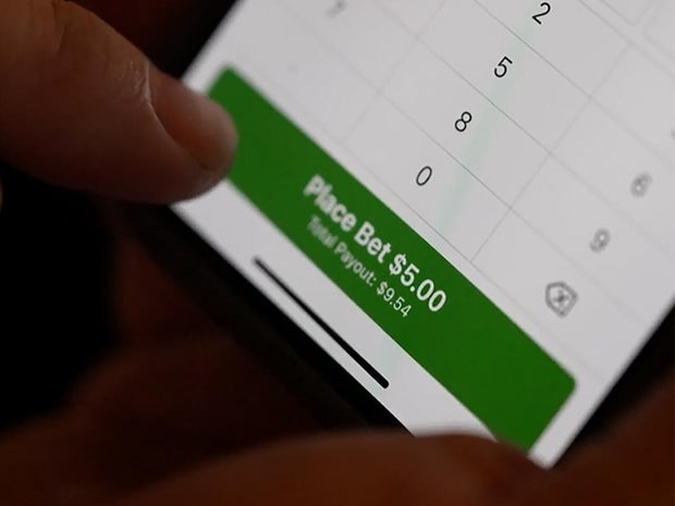 Golpeado deportivo en tu teléfono-B-1280.jpg