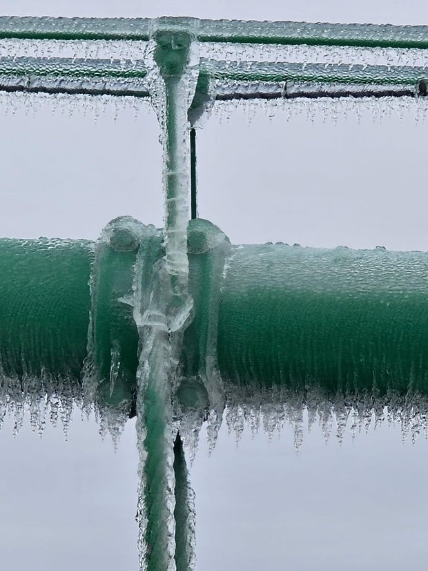 Mackinac Bridge temporarily closes due to falling ice 