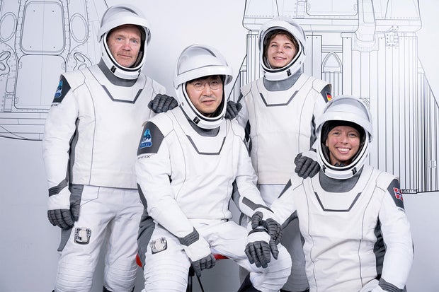 1500-crew-suited-pose.jpg 