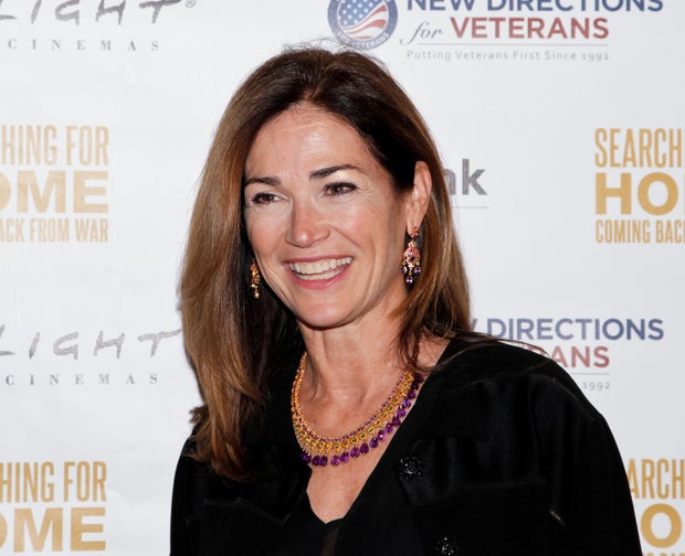 Elenco de televisão ao longo da vida "Esposa do exército" Re -montado para "Looking: voltando da guerra"