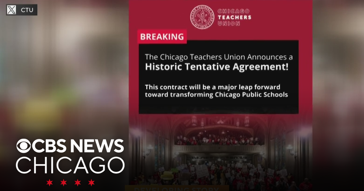 Teachers reach tentative contract deal - CBS Chicago
