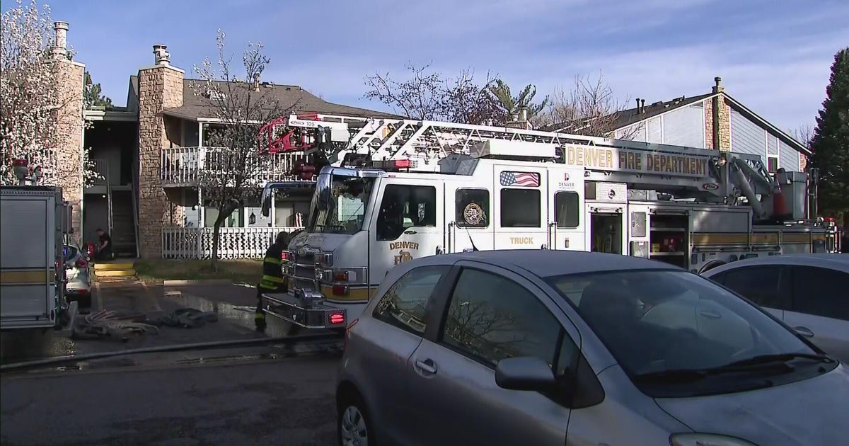 Denver firefighters rush to burning apartment building - CBS Colorado