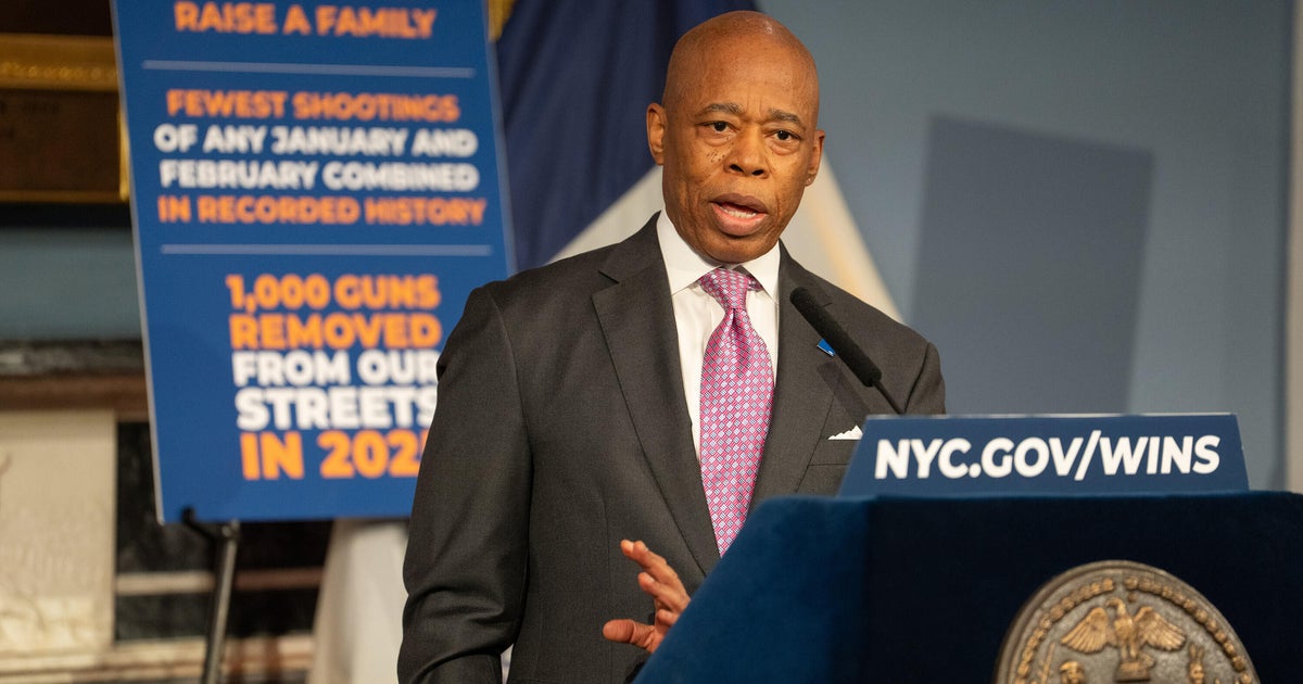 NYC Belediye Başkanı Eric Adams yeniden seçimde bağımsız olarak çalışıyor