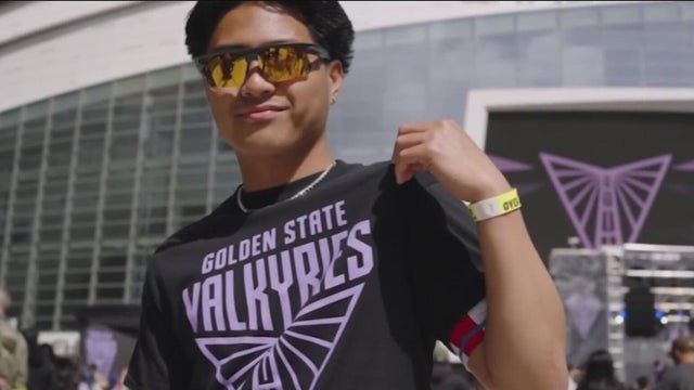 Golden State Valkyries fan 