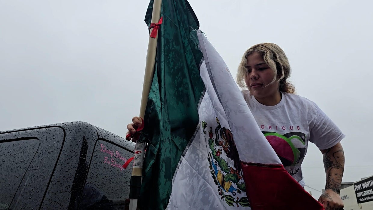 Girls-Trucking-dfw-flag.jpg 