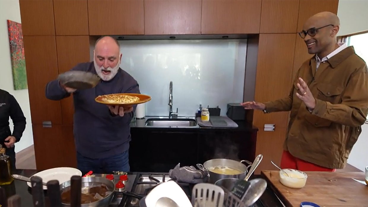 jose-andres-making-a-spanish-omelette.jpg 