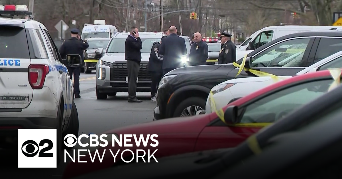 death nyc 2022 レム Street Erupts When Man Is Taken Into Custody in Woman's