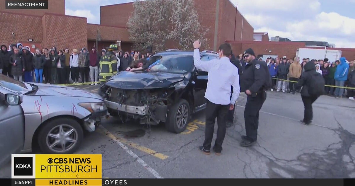 Mock crash shows students the dangers of driving impaired - CBS Pittsburgh