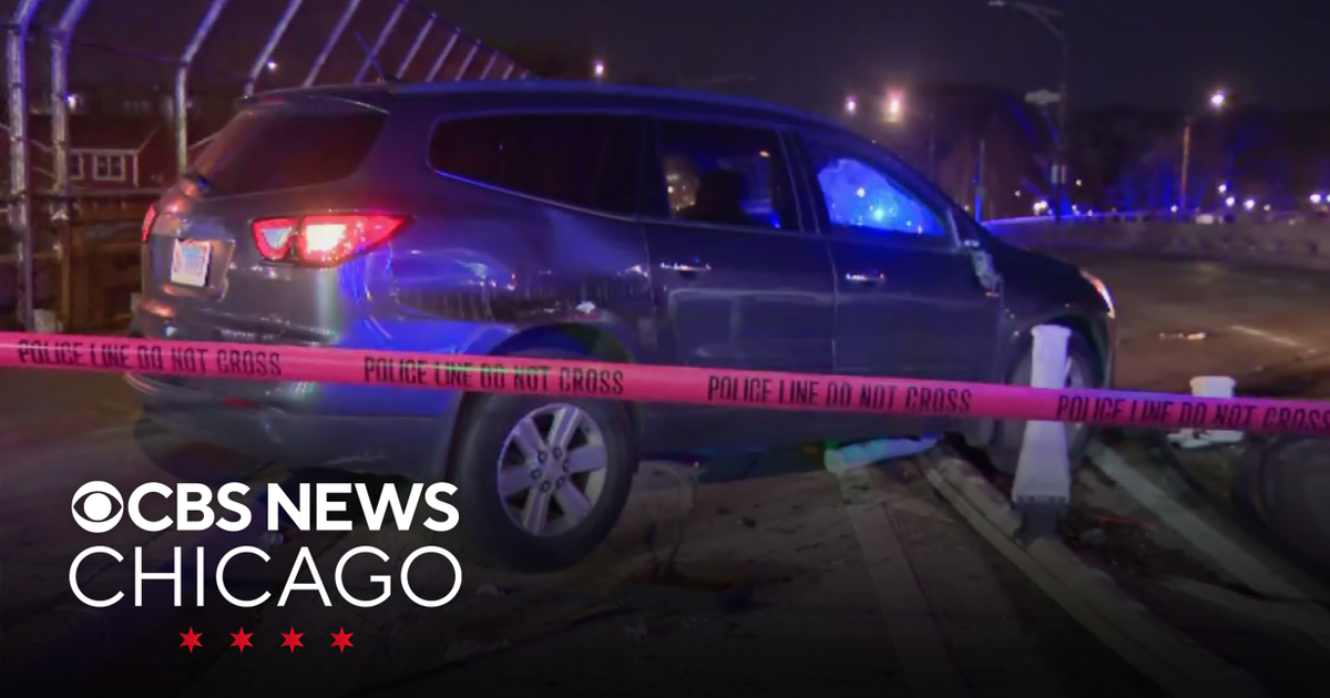 Man injured in shooting, car crash in East Garfield Park, Chicago ...