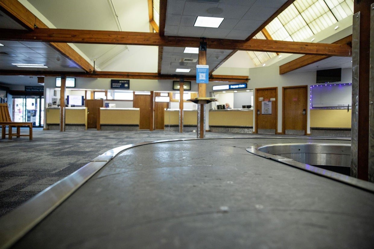 aspen-airport-terminal-evacuated.jpg 
