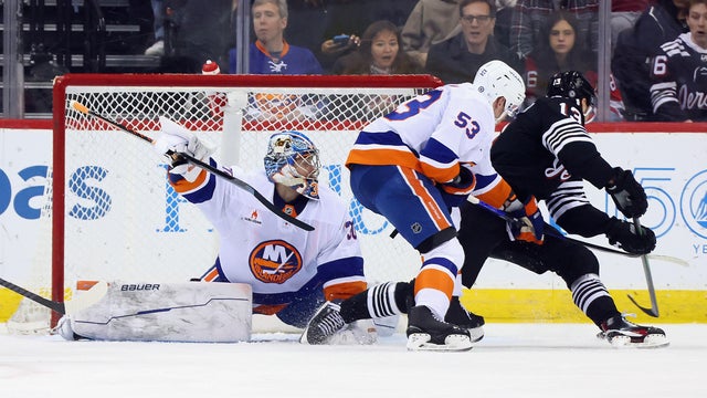 islanders-devils-ilya-sorokin.jpg