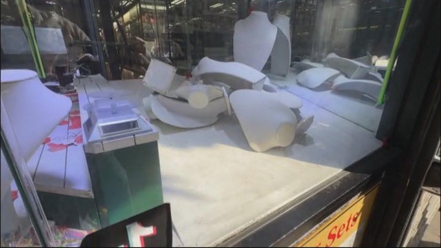 jewelry-store.jpg 