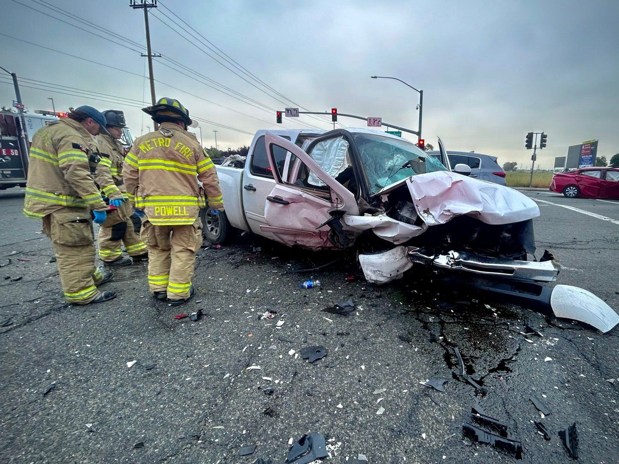 3 people taken to hospital after Sacramento County crash - CBS Sacramento