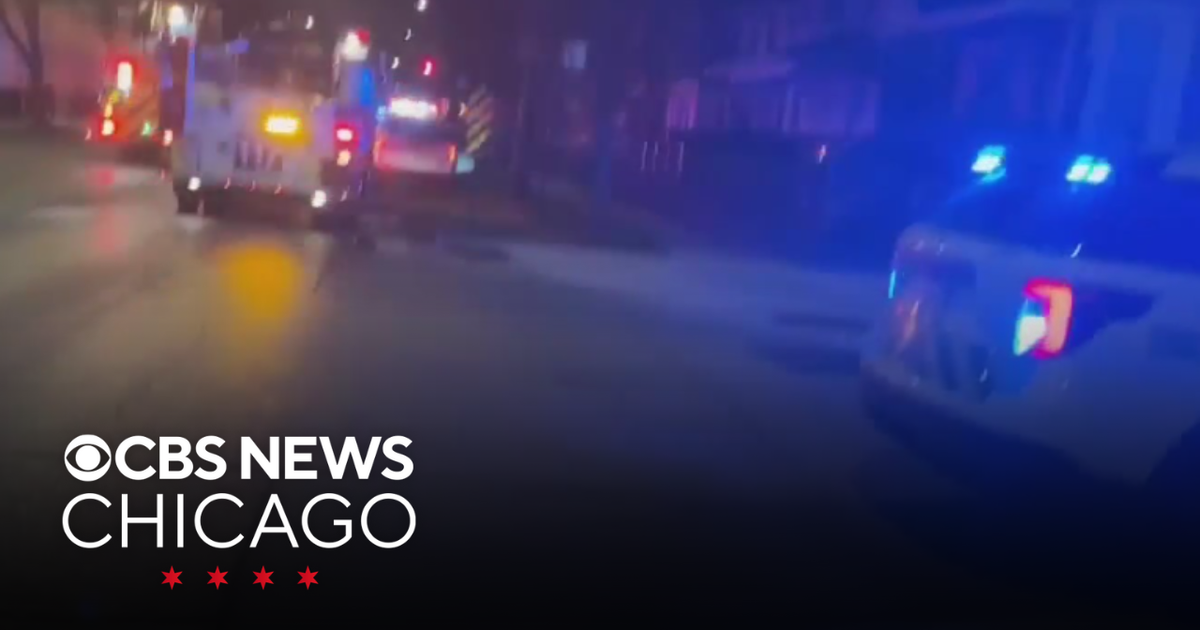 2 dead in crash on Chicago's West Side - CBS Chicago