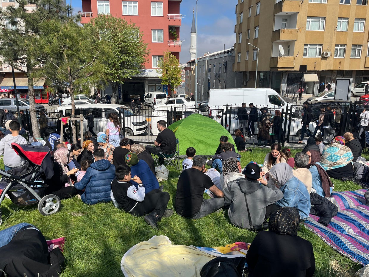 Panic in Istanbul after the earthquake of magnitude 6.2
