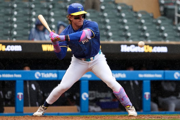 Sosa and Vargas homer to lead White Sox to a rain-shortened 3-0 win over the Twins