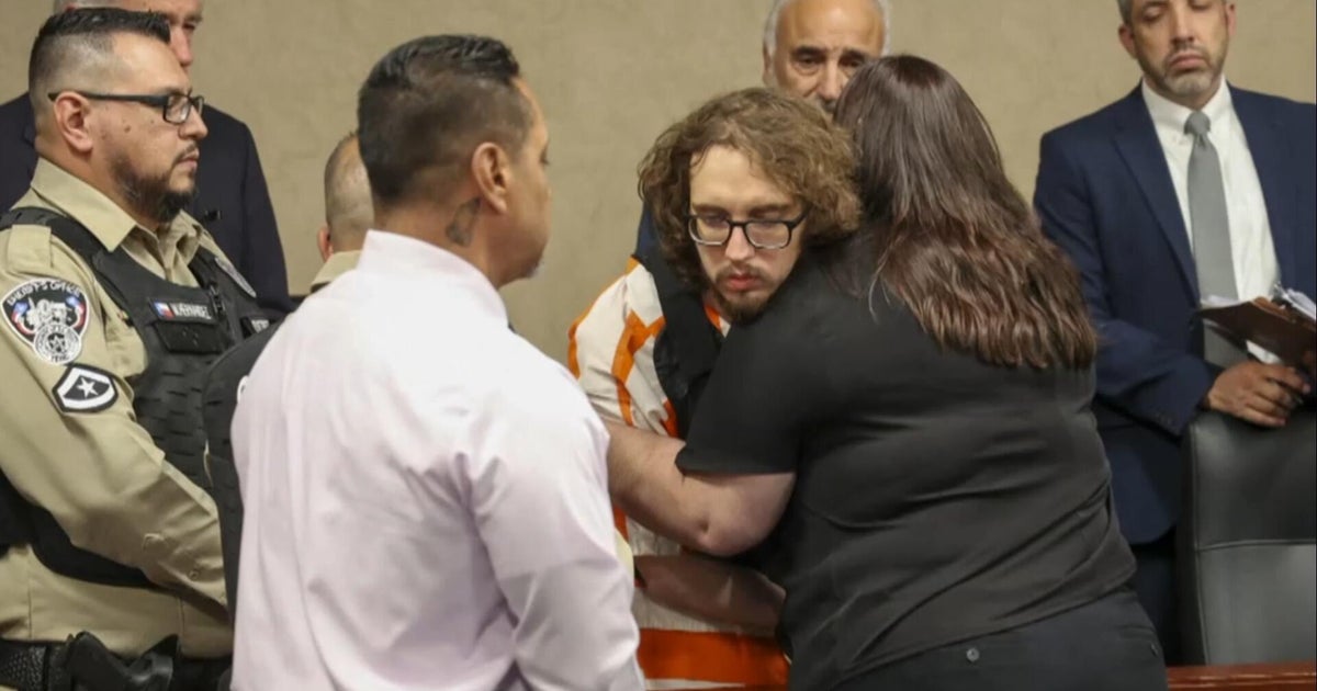 Families of El Paso shooting victims ask to hug gunman in court - CBS News