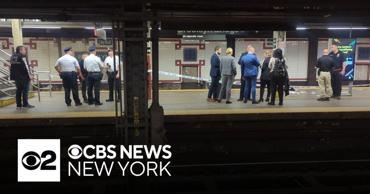 Suspect sought in deadly NYC subway stabbing - CBS New York