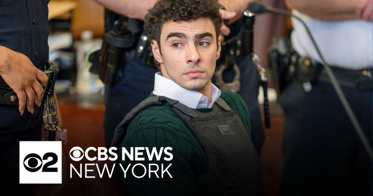 Luigi Mangione pleads not guilty to federal murder charge in NYC - CBS ...