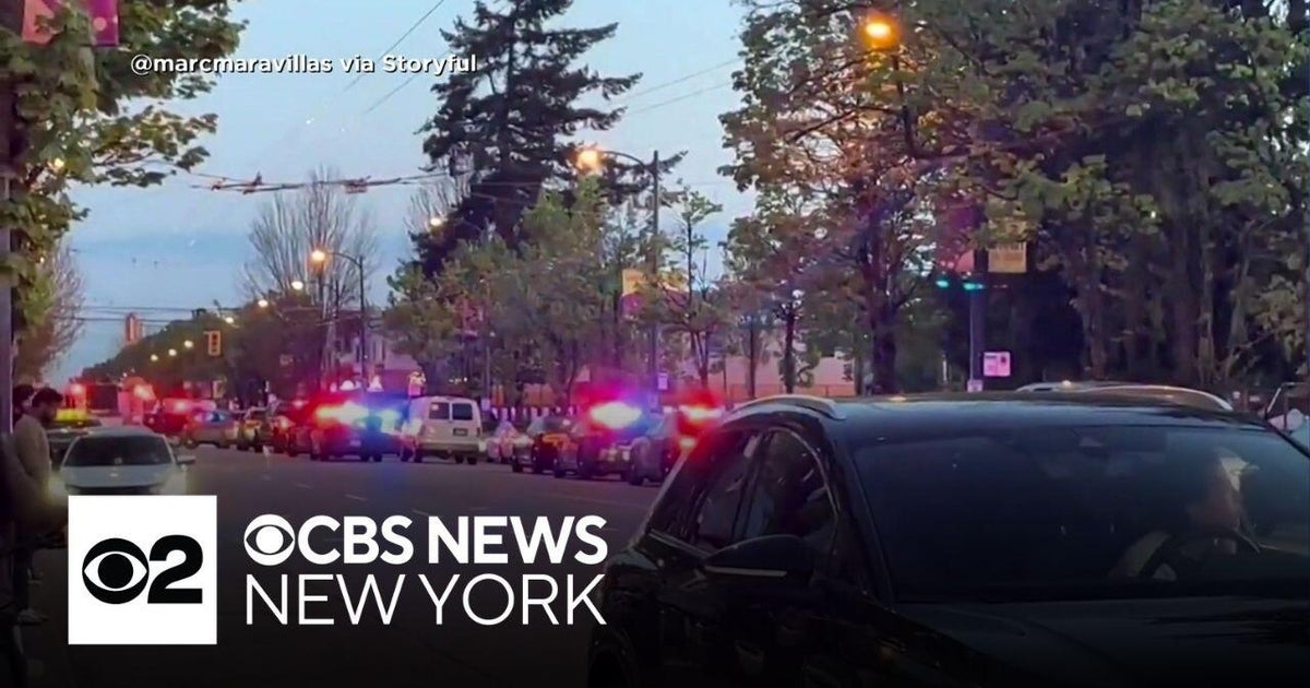 9 people dead as car plows through Vancouver street festival - CBS New York